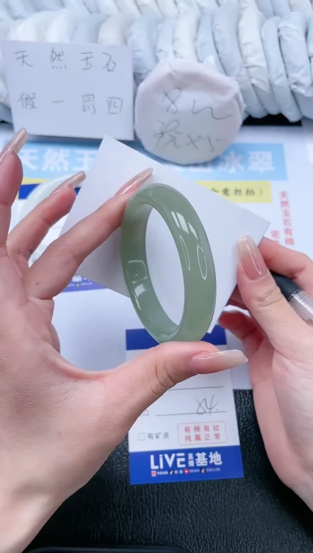 【闪购商品】石英质玉手镯未镶嵌T190-54