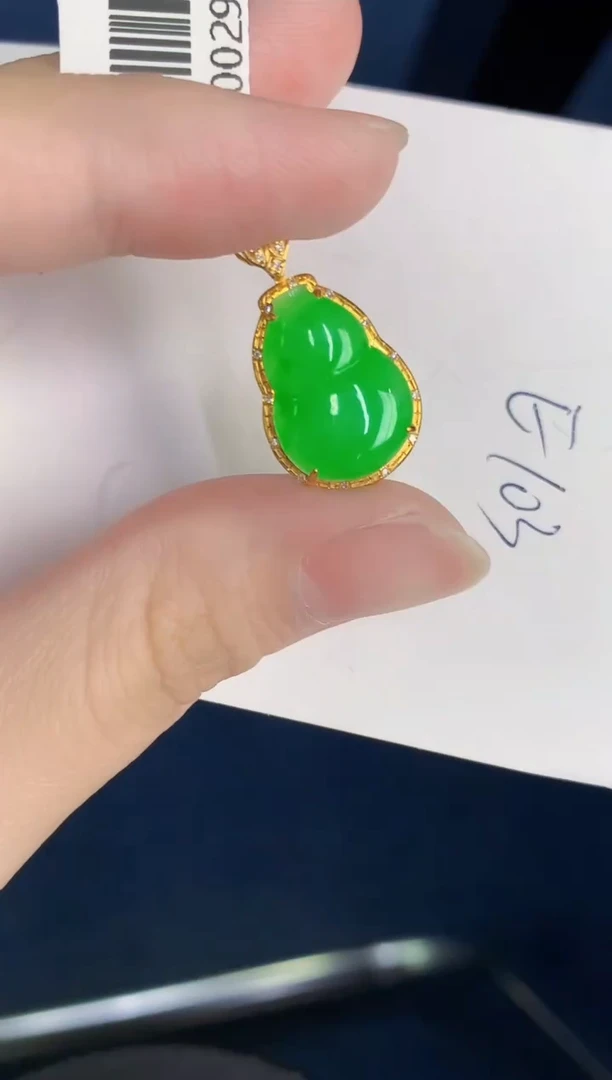 颈饰18K金镶嵌翡翠天然翡翠缅甸A货