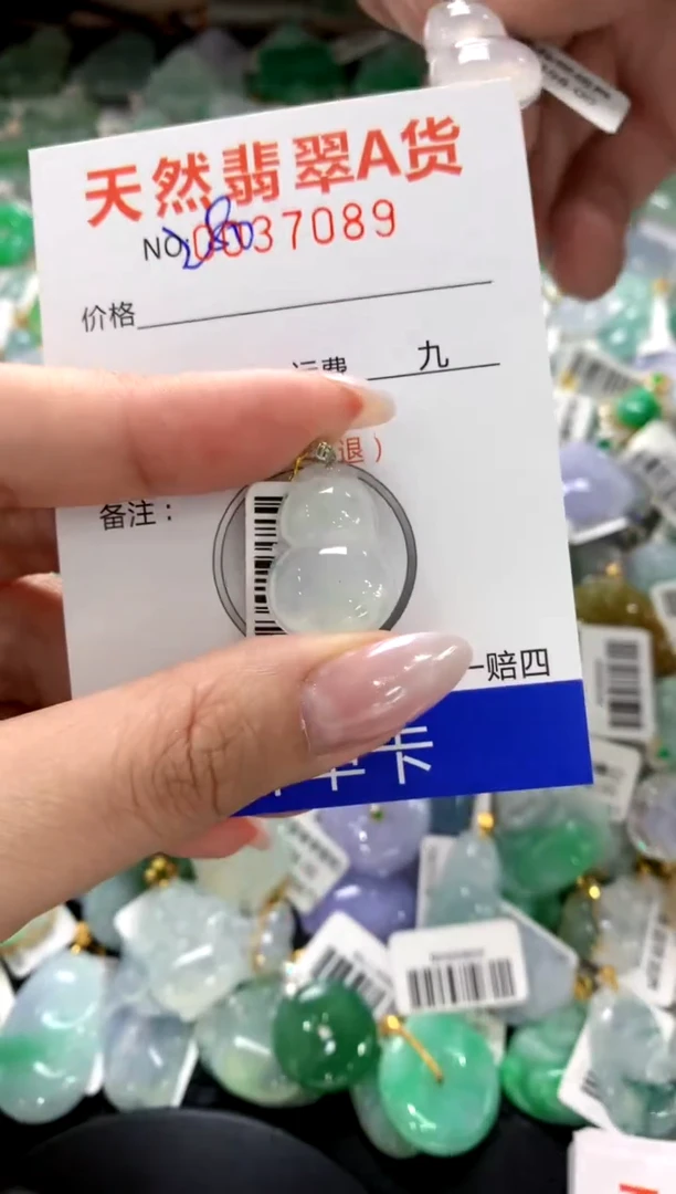 颈饰18K金镶嵌翡翠1111111111111111