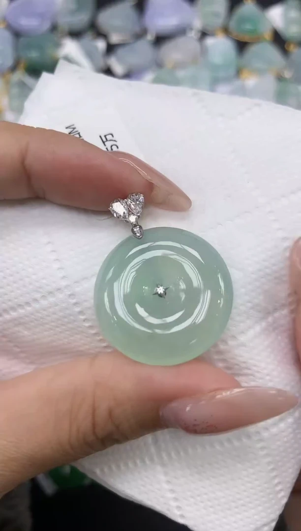 颈饰18K金镶嵌翡翠1111111111