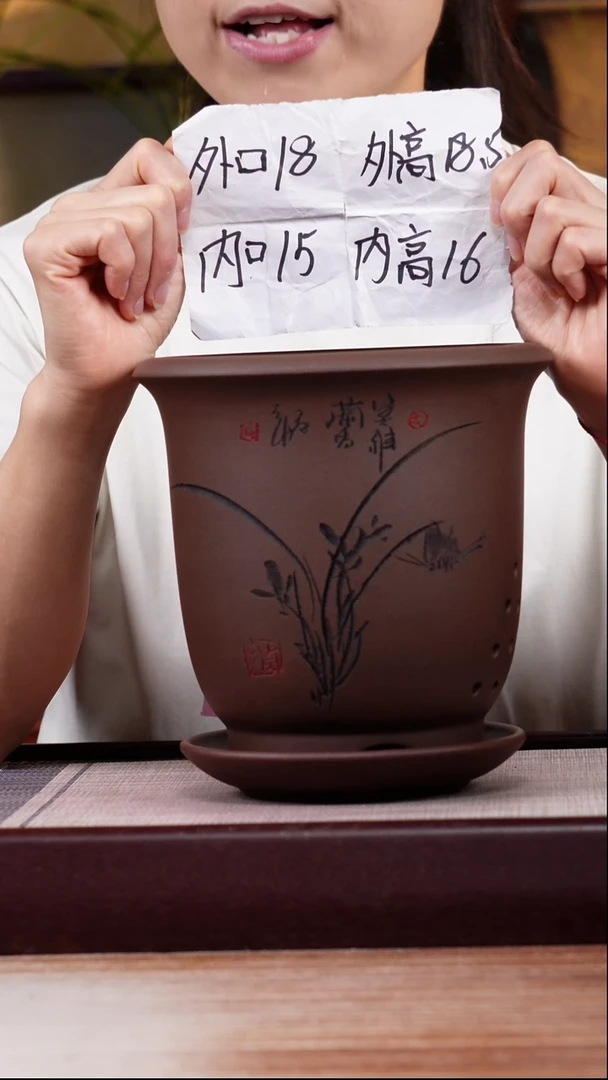 紫砂花盆紫泥刻绘小金钟一只带托