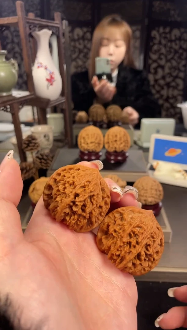 【闪购商品】文玩核桃把件满天星43尺-60