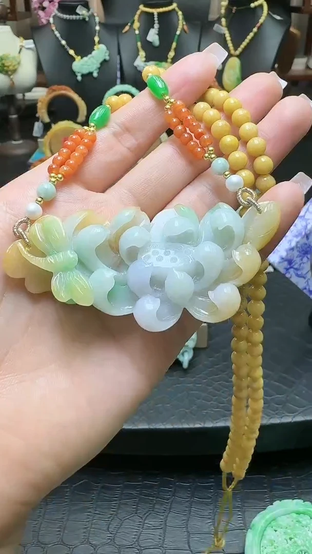 【闪购商品】翡翠颈饰未镶嵌花