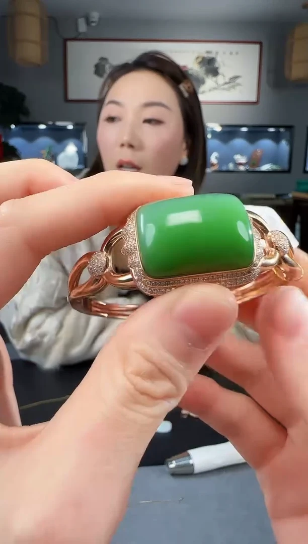 【闪购商品】和田玉手镯18K金镶嵌1