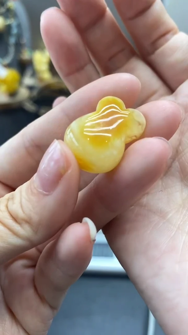 琥珀未镶嵌珠宝奇石2063
