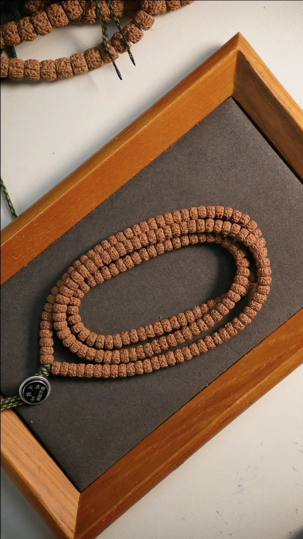 金刚菩提手串隐黄.藏式蛟龙108.7+.50