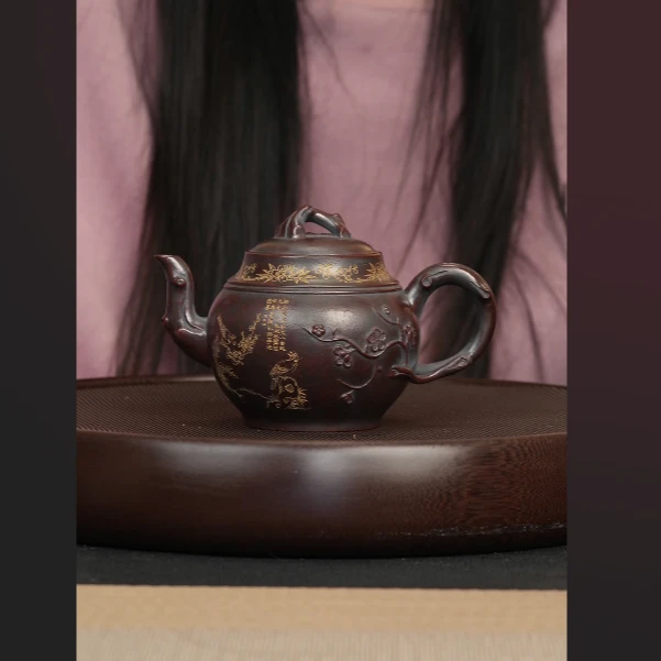 1230 石红刻绘宫灯壶