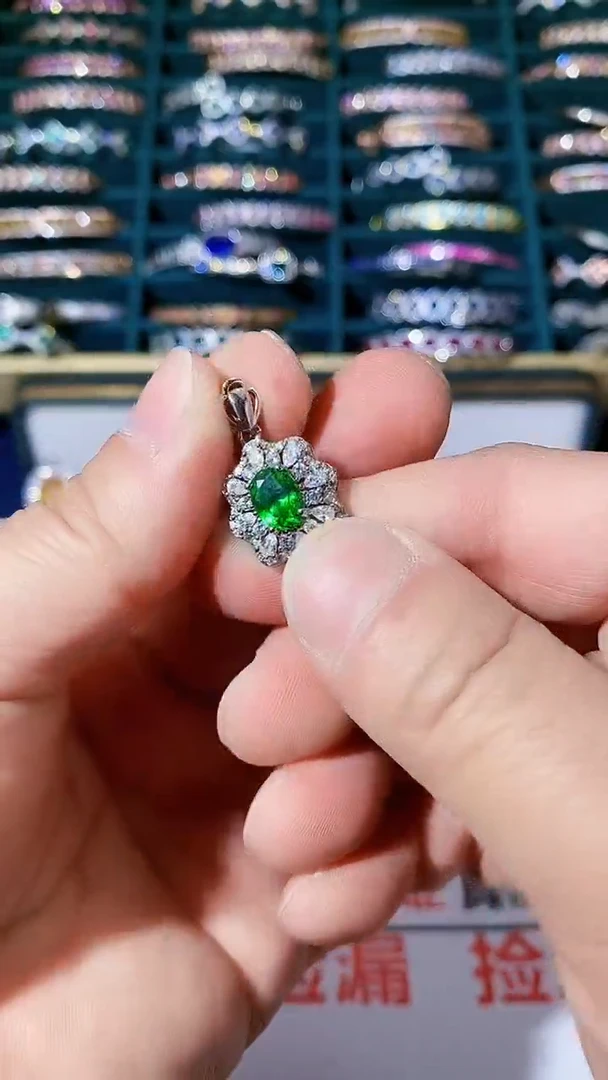 【闪购商品】透辉石吊坠未镶嵌透辉石