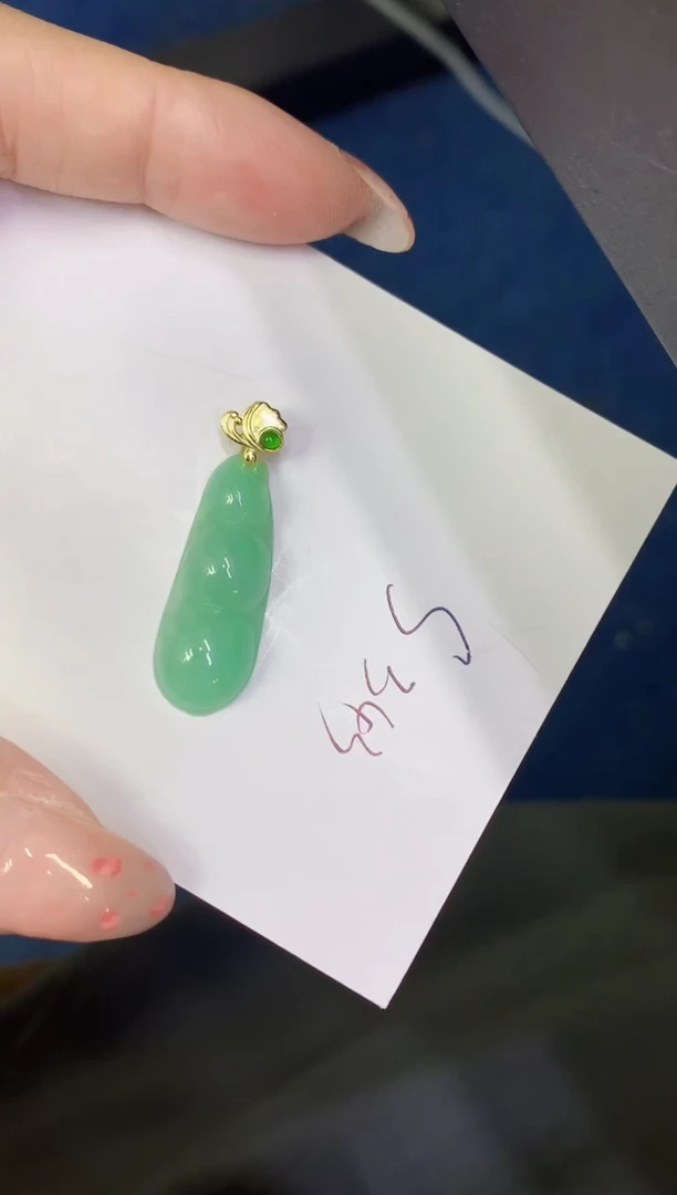 翡翠未镶嵌颈饰缅甸天然翡翠A货