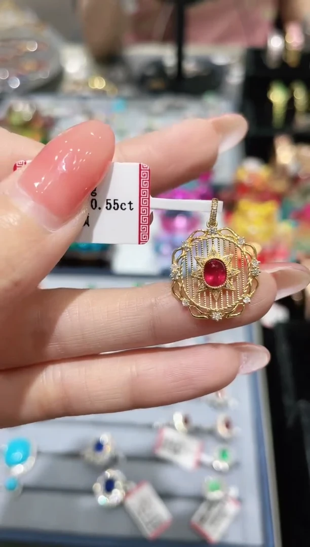 18K金镶嵌吊坠红宝石吊坠