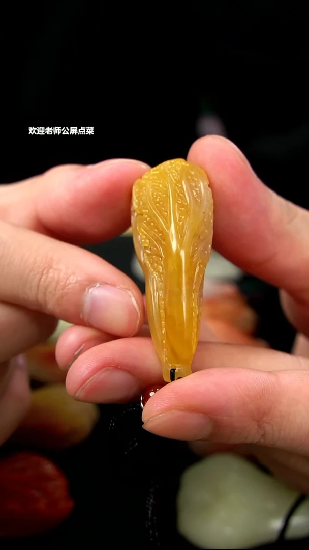 寿山石黄白水洞挂坠