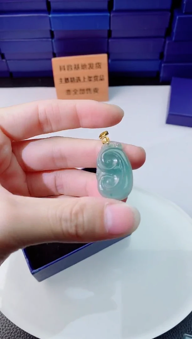 翡翠未镶嵌颈饰1