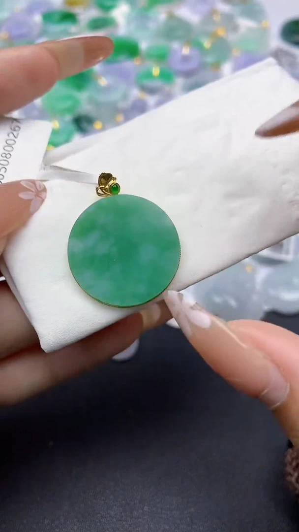 颈饰18K金镶嵌翡翠a货假一赔三支持复检百元上9元证书费自理