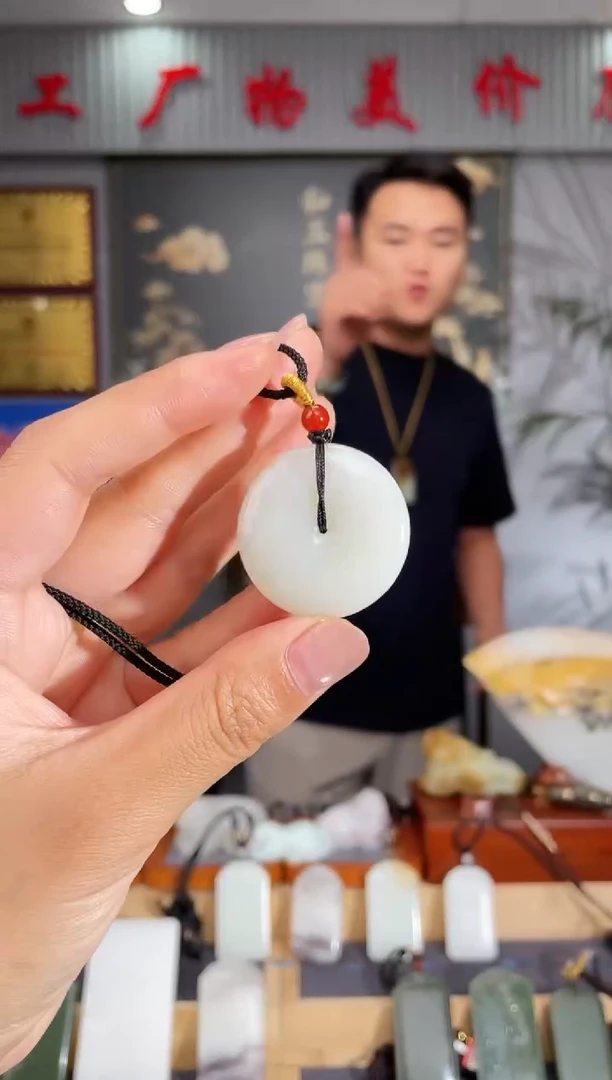 和田玉未镶嵌颈饰1