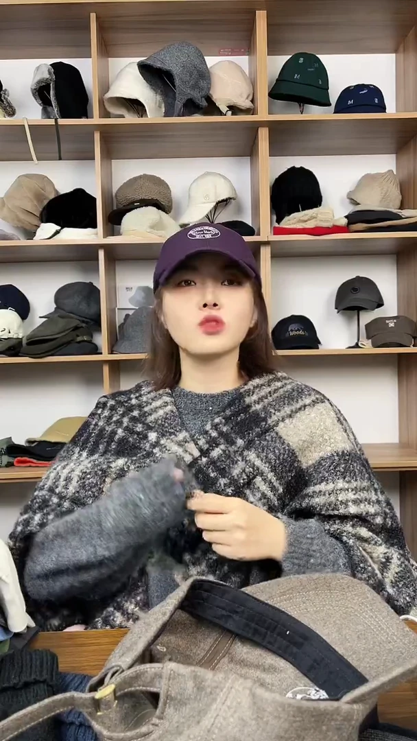 头层牛皮革小羊羊毛字母棒球帽