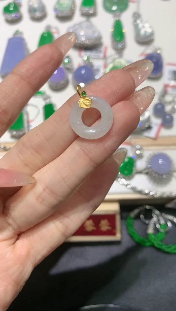 【闪购商品】翡翠吊坠(不含链)18K金镶嵌团购1