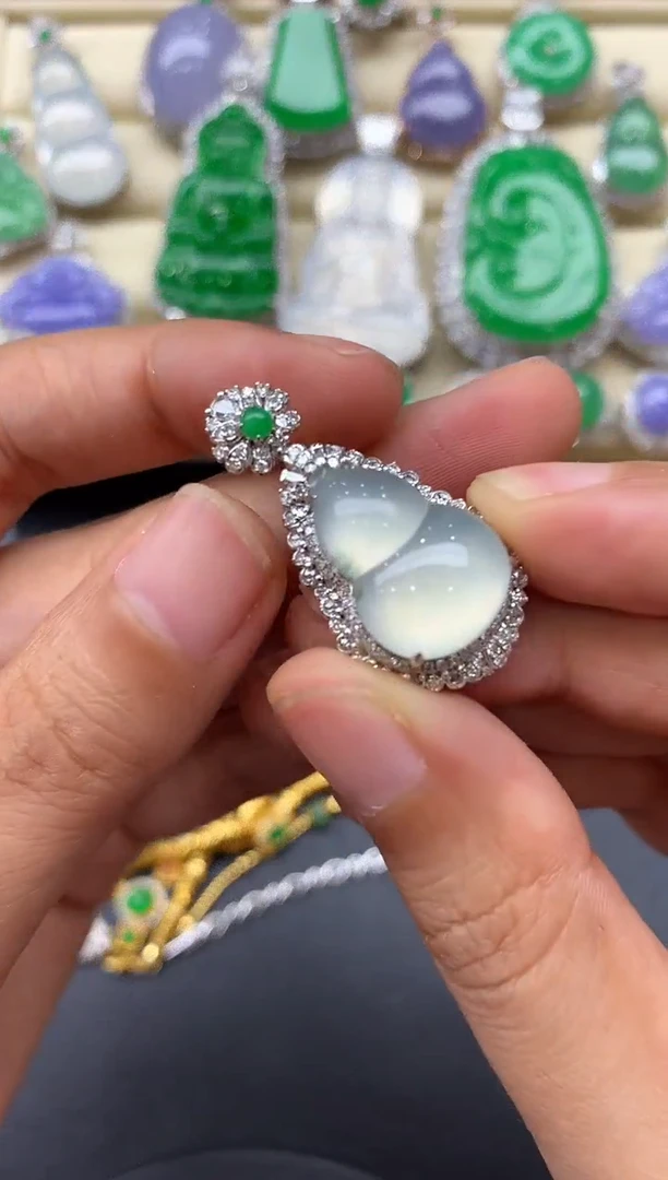 翡翠18K金镶嵌颈饰400-中国好珍宝