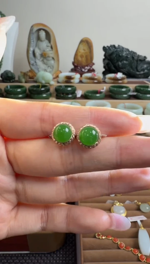 颈饰18K金镶嵌和田玉耳饰