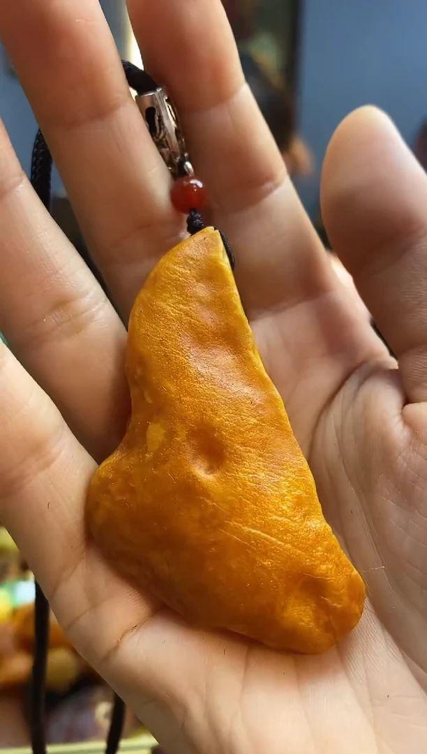 未镶嵌颈饰琥珀吊坠