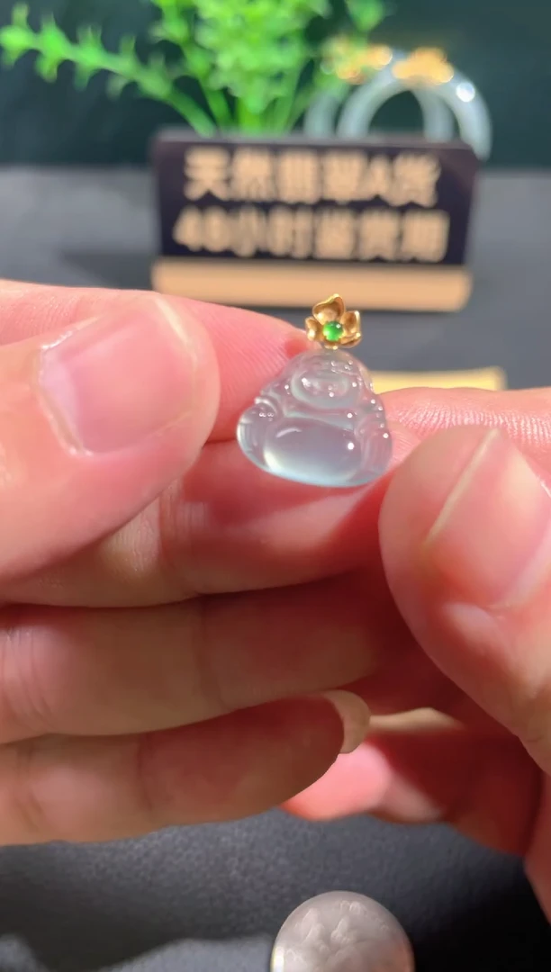 翡翠18K金镶嵌颈饰翡翠