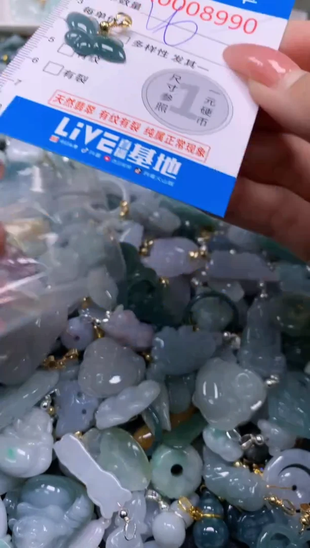 翡翠未镶嵌颈饰8990