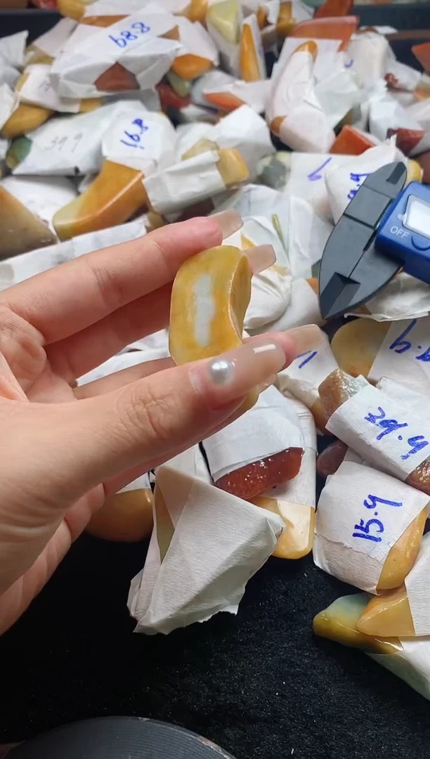 翡翠裸石翡翠挂件裸石