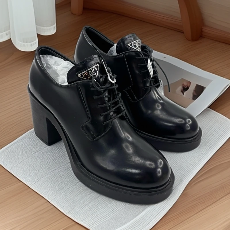 未使用 Prada/普拉达 37.5码/黑色系带三角标粗跟乐福鞋/P0109