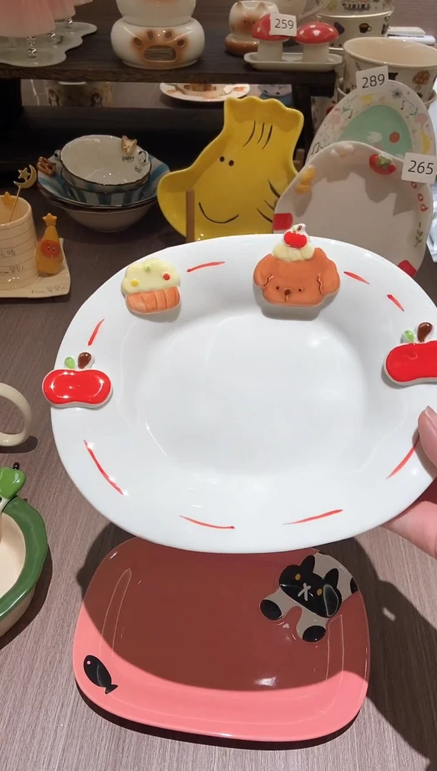 瓷苹果狗立体浮雕盘