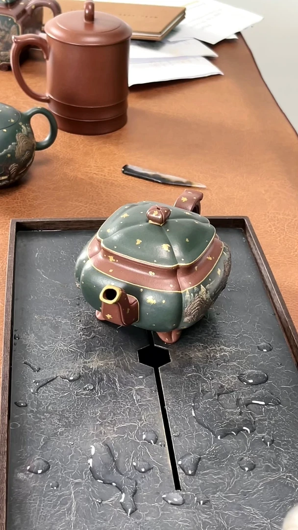 茶壶底槽青玉方紫砂壶