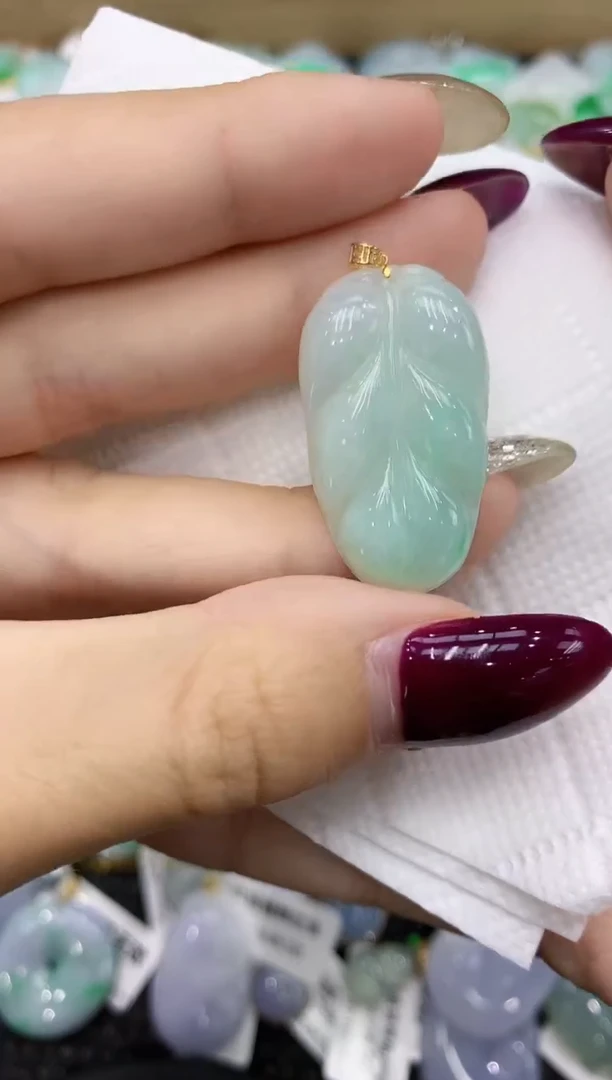 翡翠18K金镶嵌颈饰111111111111