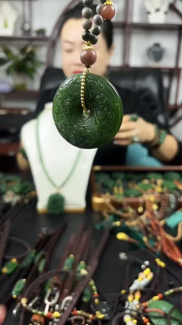 颈饰未镶嵌和田玉扣