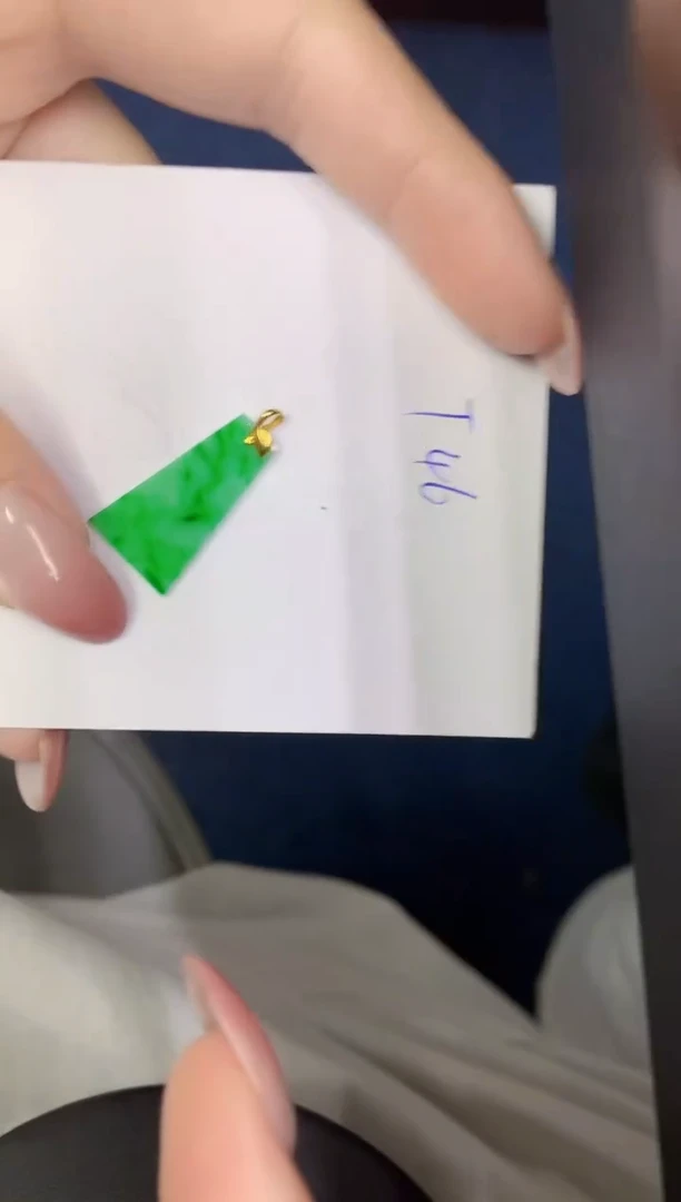 翡翠18K金镶嵌颈饰缅甸天然翡翠A货