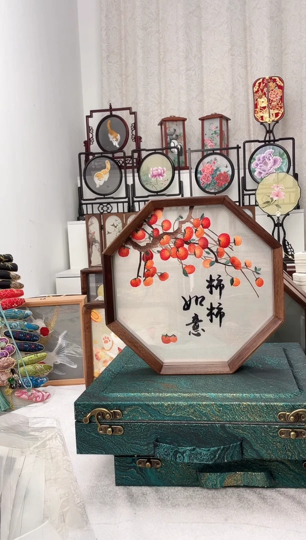 扇子苏绣作品手工摆台