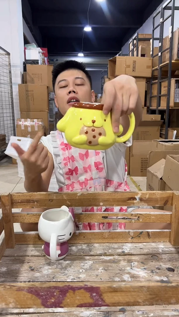 瓷片布丁狗吃饼干水杯