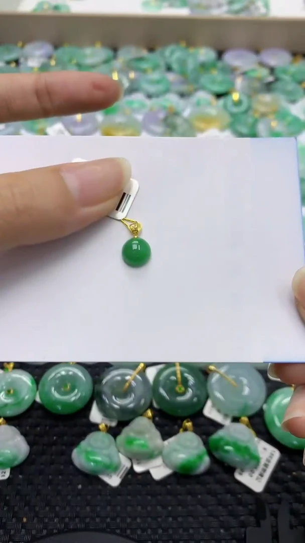 翡翠18K金镶嵌颈饰天然缅甸翡翠A货