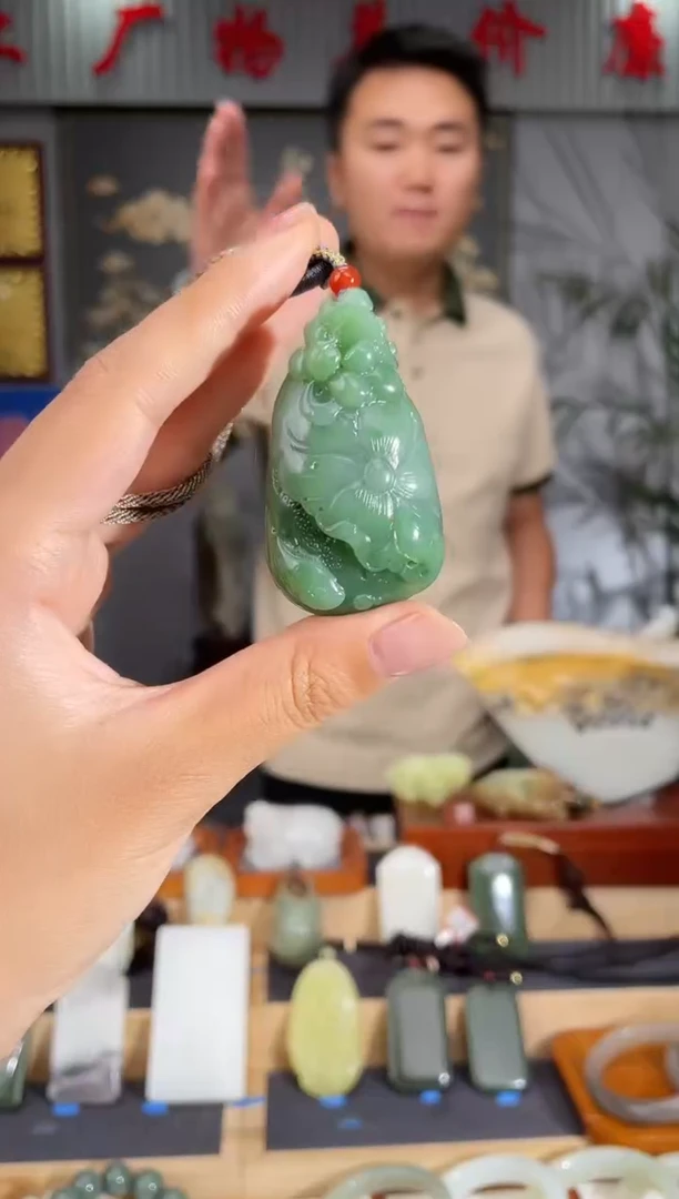 和田玉未镶嵌颈饰1