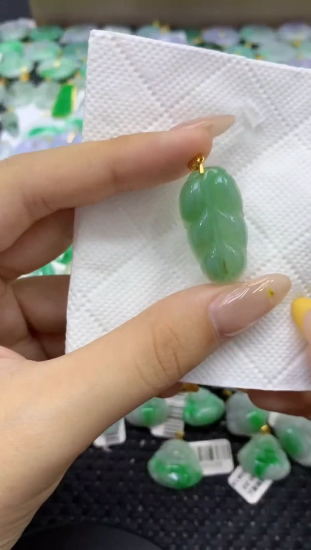 颈饰未镶嵌翡翠天然缅甸翡翠A货