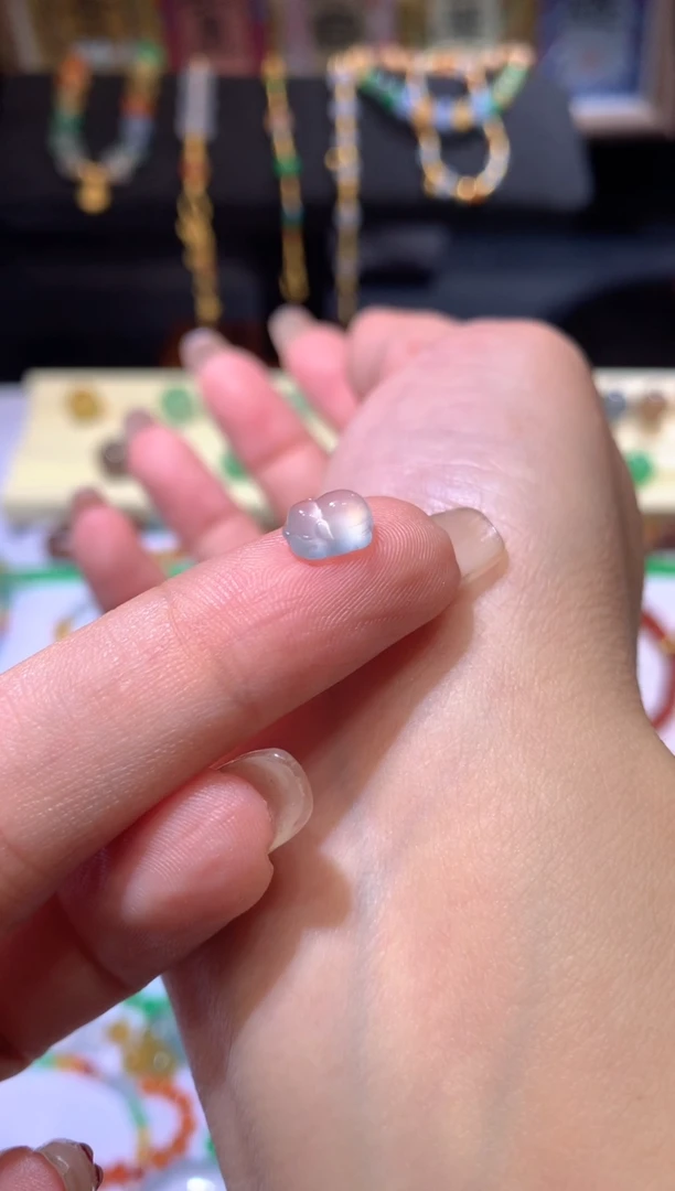 【闪购商品】定制翡翠未镶嵌冰冰飞天猪 830+83