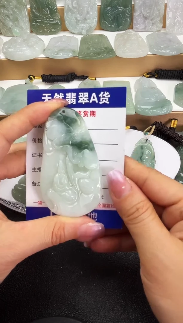 颈饰未镶嵌翡翠