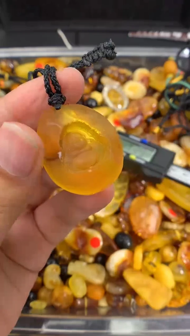 蜜蜡未镶嵌珠宝奇石1