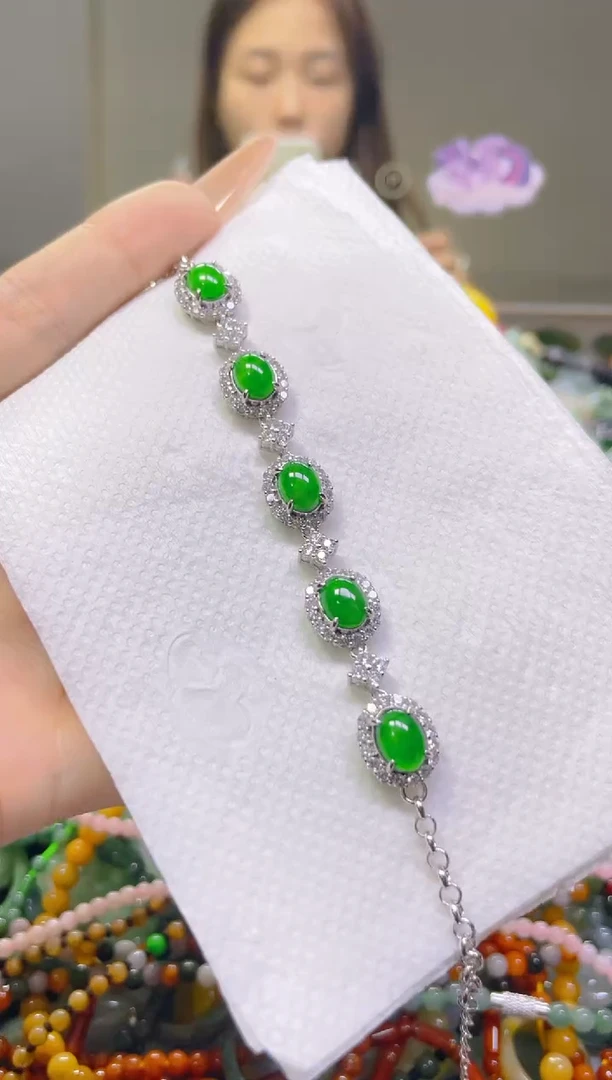 翡翠未镶嵌颈饰/Z/翡翠A货，一件也是批发价