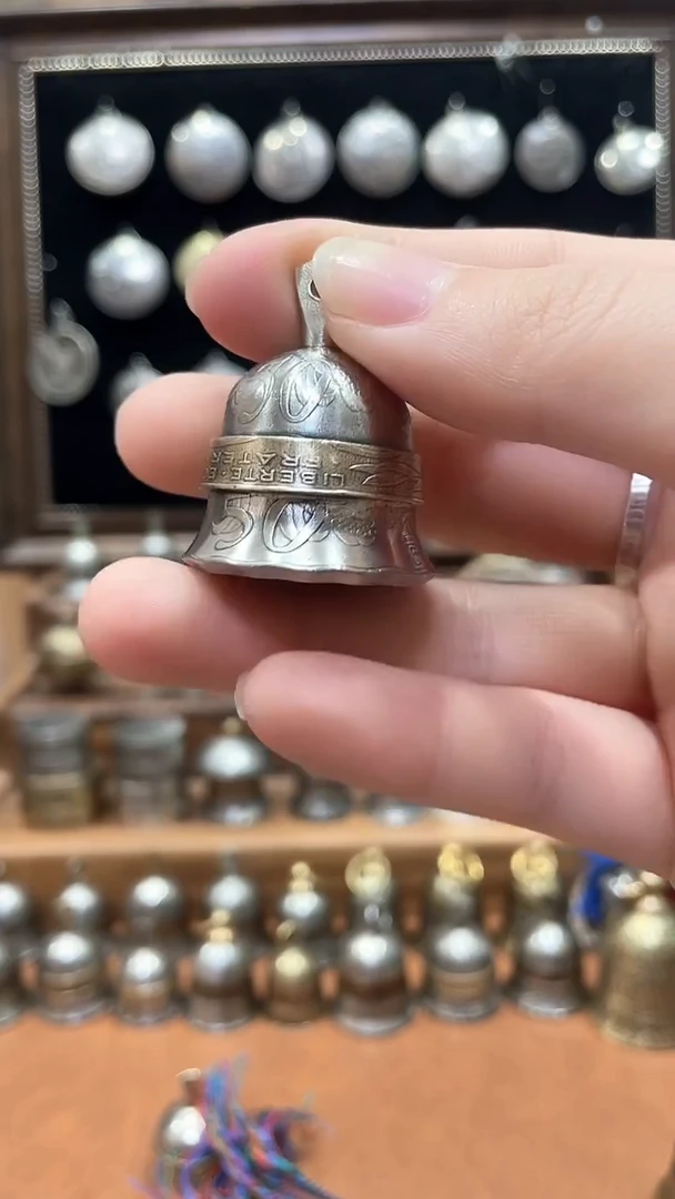 静**悟澳洲龙币铃铛微瑕