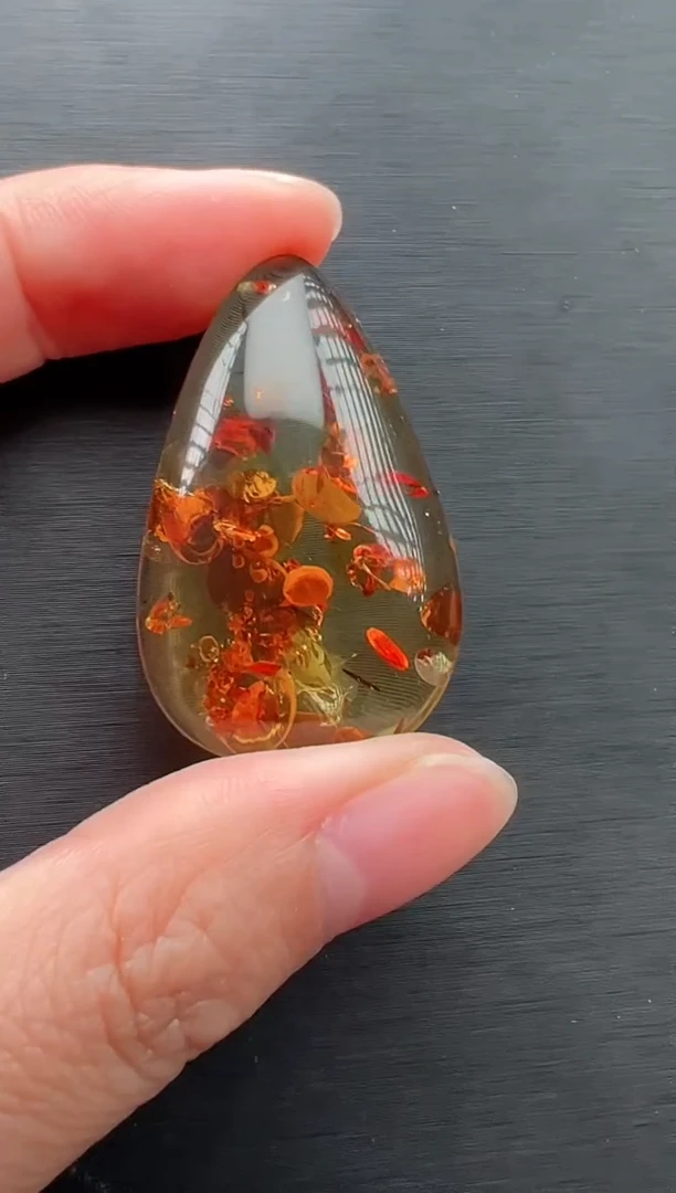 未镶嵌颈饰琥珀吊坠