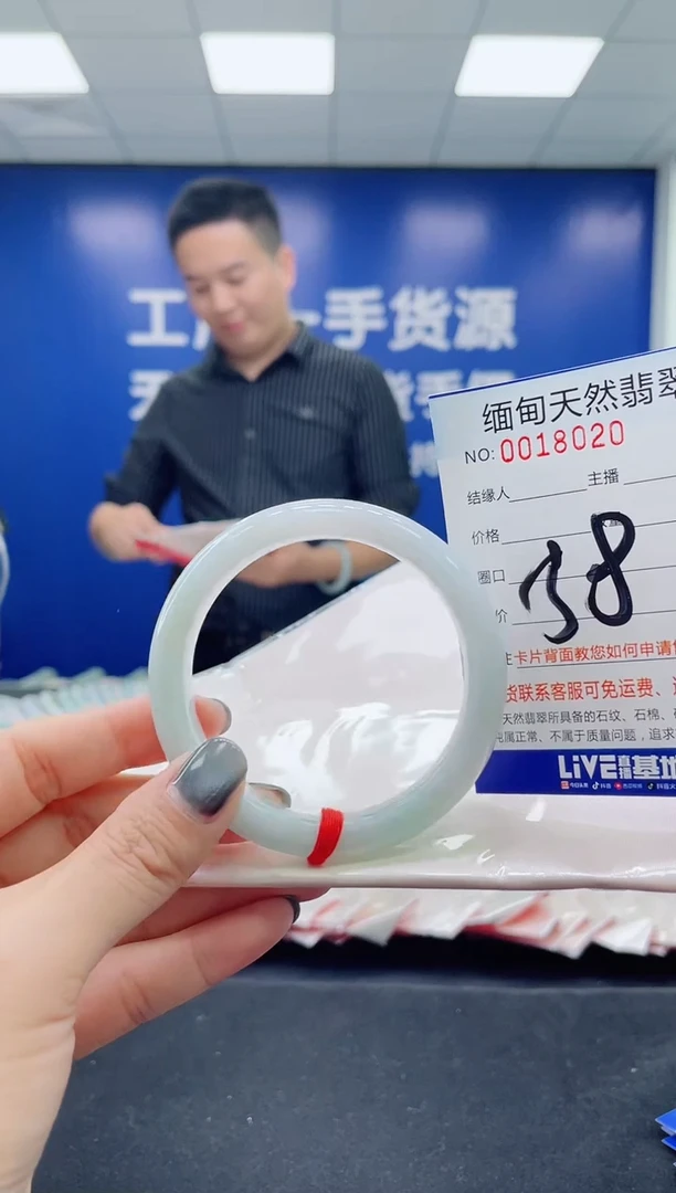 未镶嵌手镯翡翠天然翡翠手镯