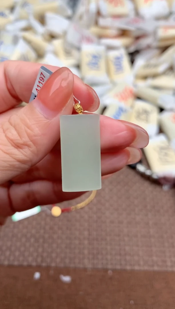 18K金镶嵌和田玉挂件福利