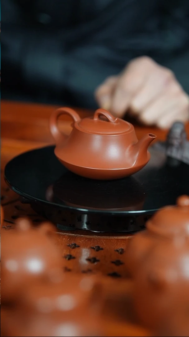 【闪购商品】紫砂茶宠朱泥乘风破浪精工半手150cc