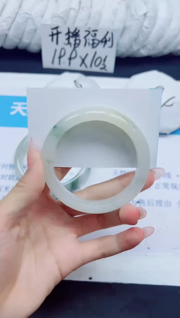 石英质玉手镯未镶嵌8/56.9