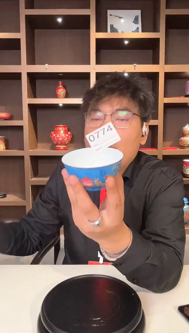 【闪购商品】瓷片粉彩扒花主人杯774