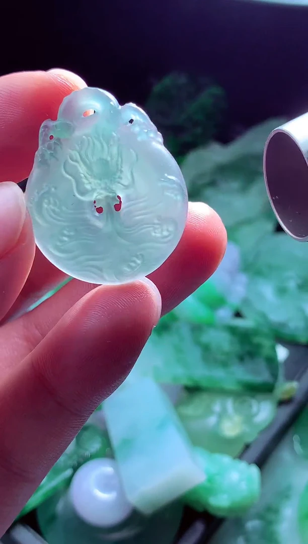 未镶嵌定制翡翠琳****?翡翠毛货定制