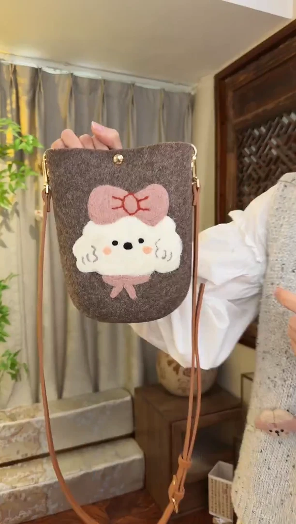 羊毛非遗羊毛毡包 手机包小狗